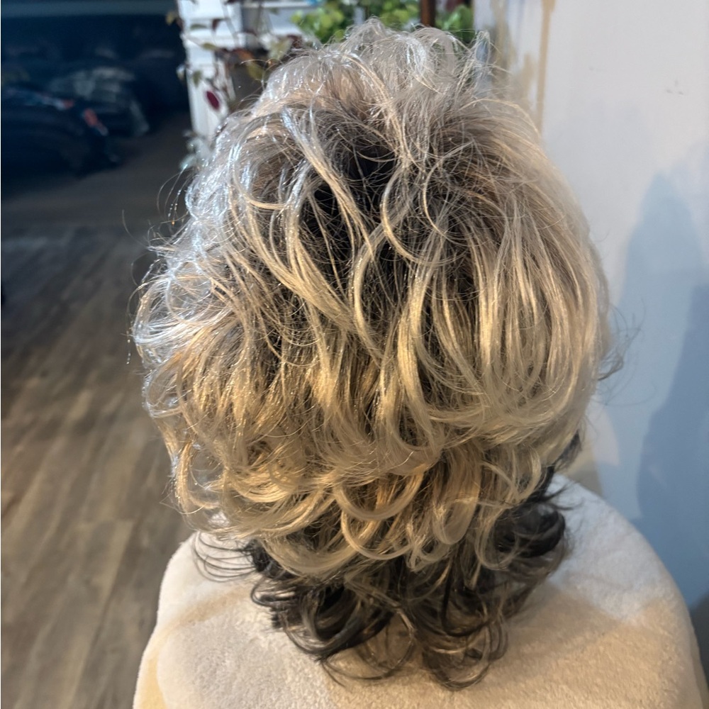 diahann carroll Z2200 Synthetic Wig Platinum Silvery Black Tone